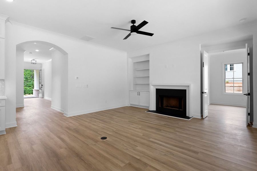 Spacious, unfurnished interior of a new home in Lake Arrowhead, Waleska (Image 29).