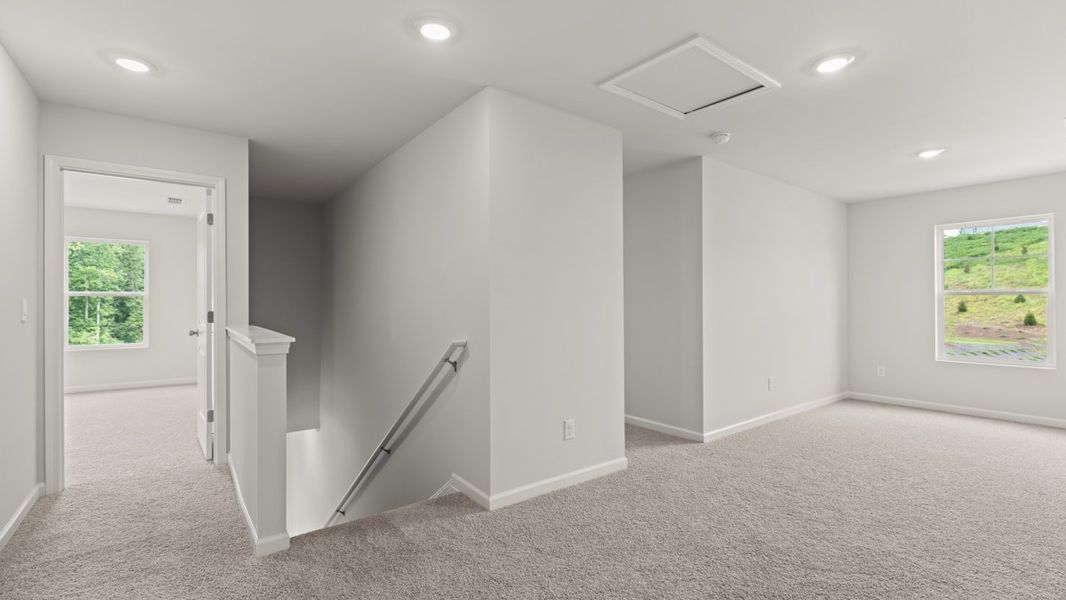 Representative unfurnished interior of a home built from the Green by D.R. Horton in Aurora Creek, Dallas (Image 20).