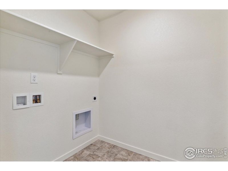 Spacious, unfurnished interior of a new home in Silver Peaks, Lochbuie (Image 14).