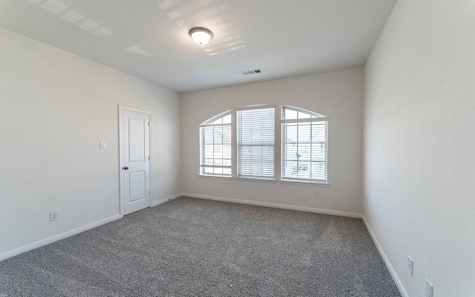 Spacious, unfurnished interior of a new home in La Terra, Celina (Image 23).