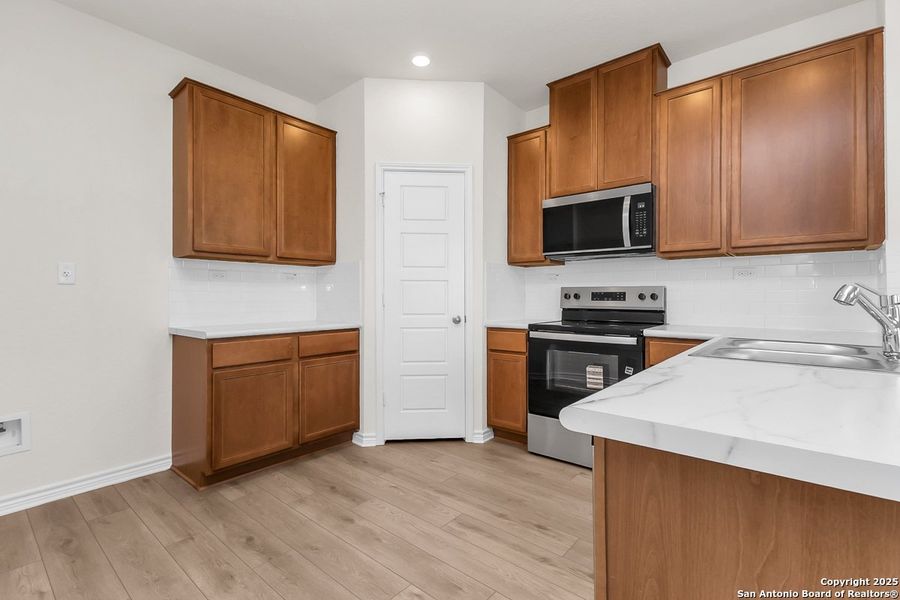 Furnished interior view inside a new home in Knox Ridge, Converse (Image 6). Furnished interior view inside a new home in Knox Ridge, Converse (Image 6).