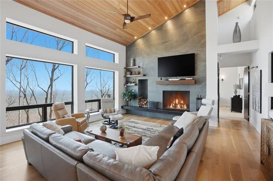 Furnished interior view inside a new home in , Jasper (Image 11).