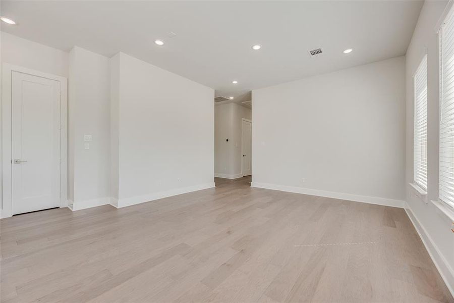 Spacious, unfurnished interior of a new home in Collin Creek, Plano (Image 13).