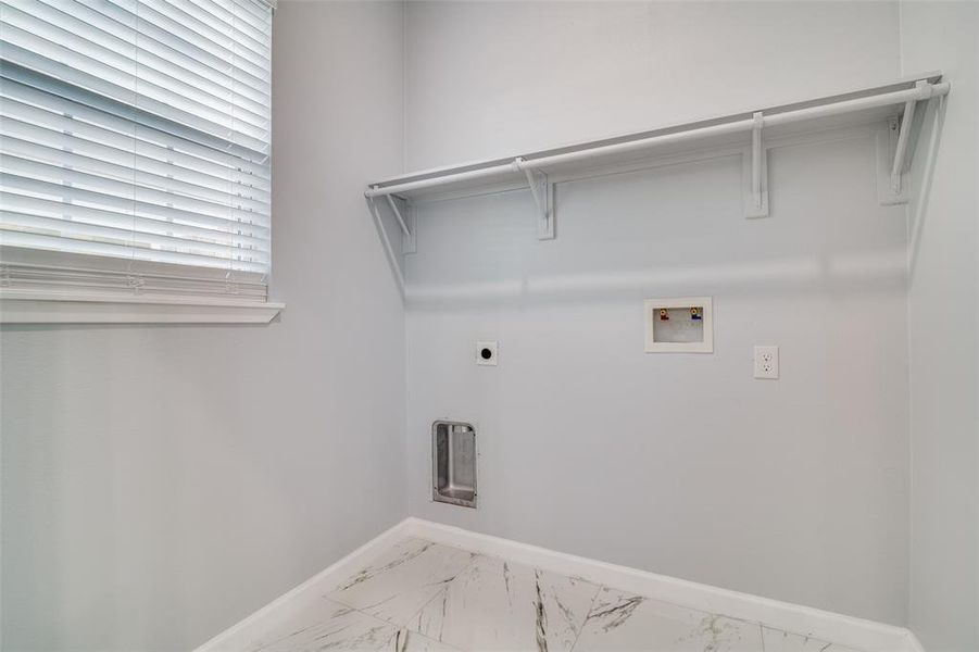 Spacious, unfurnished interior of a new home in , Dallas (Image 4).