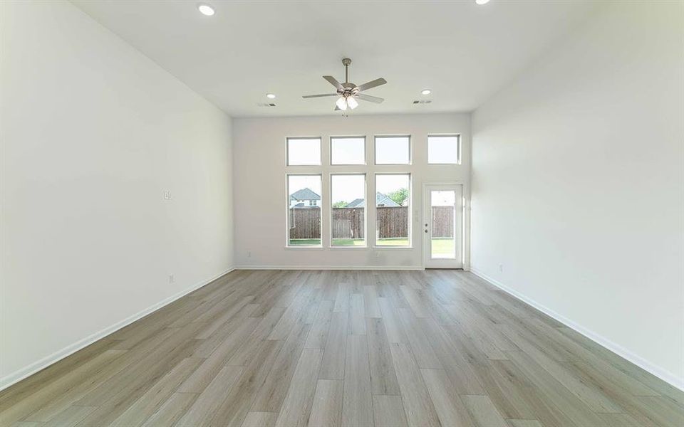 Spacious, unfurnished interior of a new home in La Terra, Celina (Image 10).