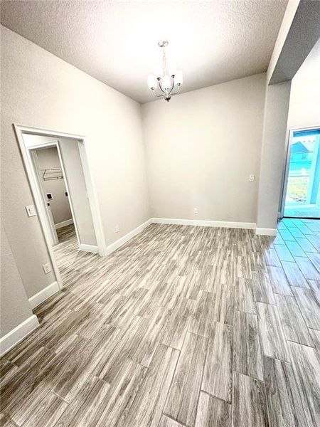 Spacious, unfurnished interior of a new home in Oak Hill Plantation, Ocala (Image 10).