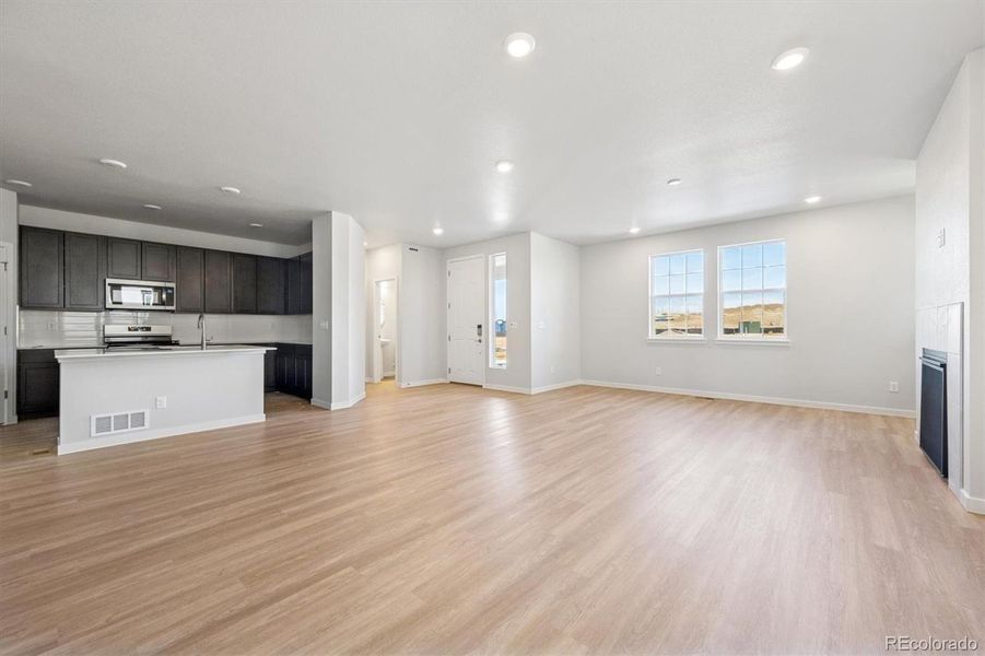 Spacious, unfurnished interior of a new home in Windler, Aurora (Image 11).