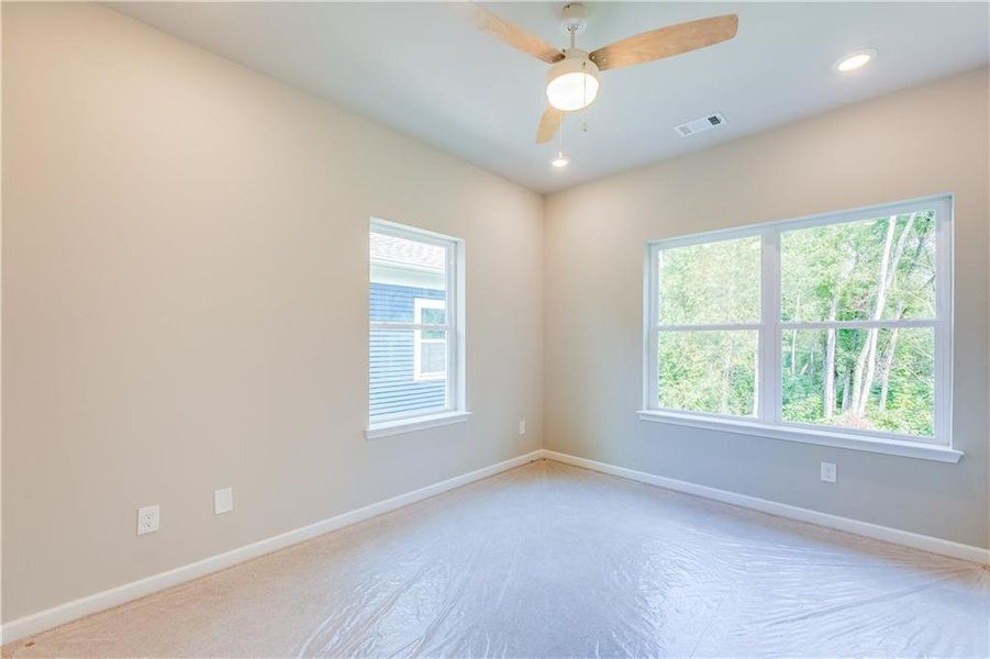 Spacious, unfurnished interior of a new home in , Atlanta (Image 9).