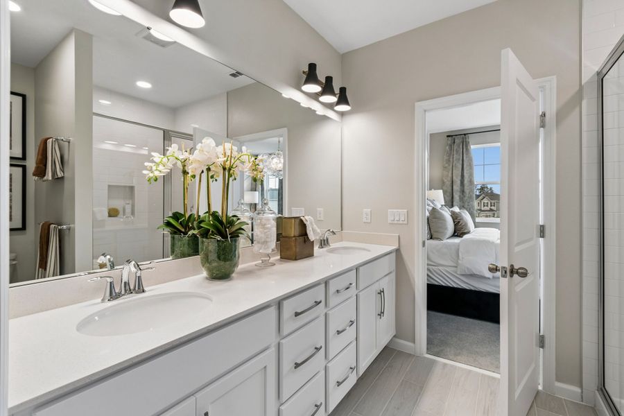 Owner's Bathroom Owner's Bathroom