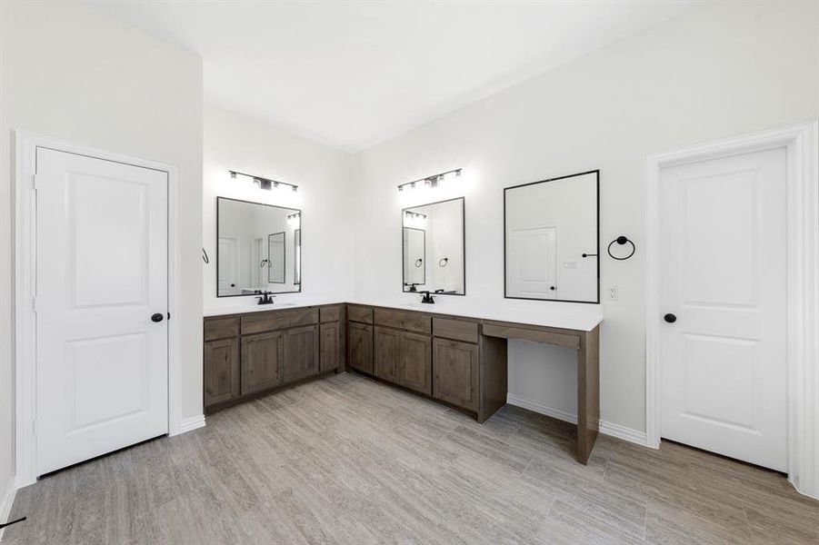 PIC IS NOT OF ACTUAL HOME. PICS TO SHOW STYLE ONLY