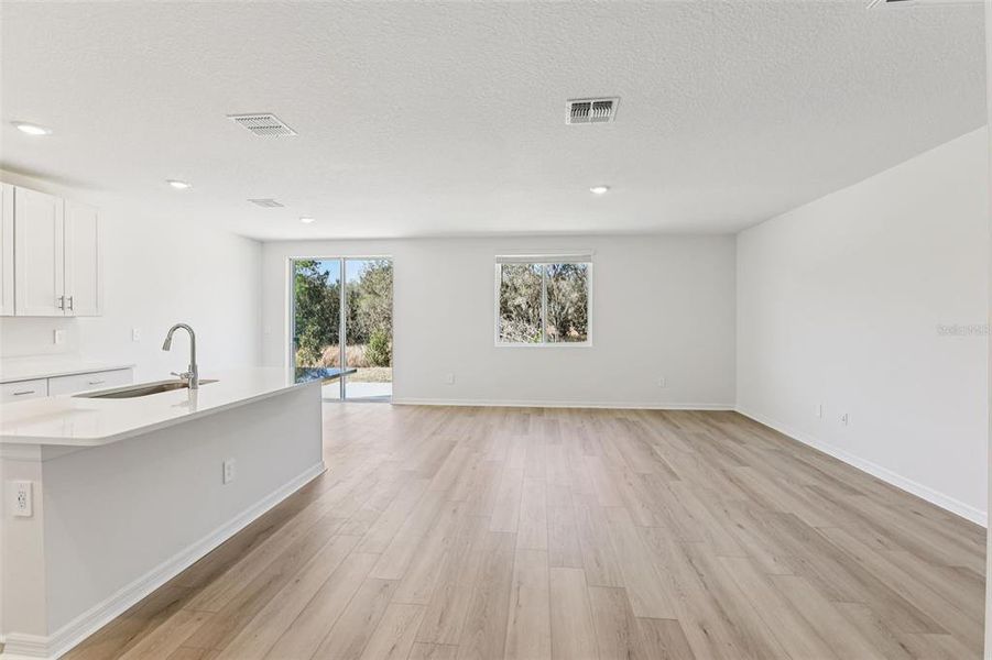 Spacious, unfurnished interior of a new home in Leyland Preserve - Classic Series, Brooksville (Image 18).