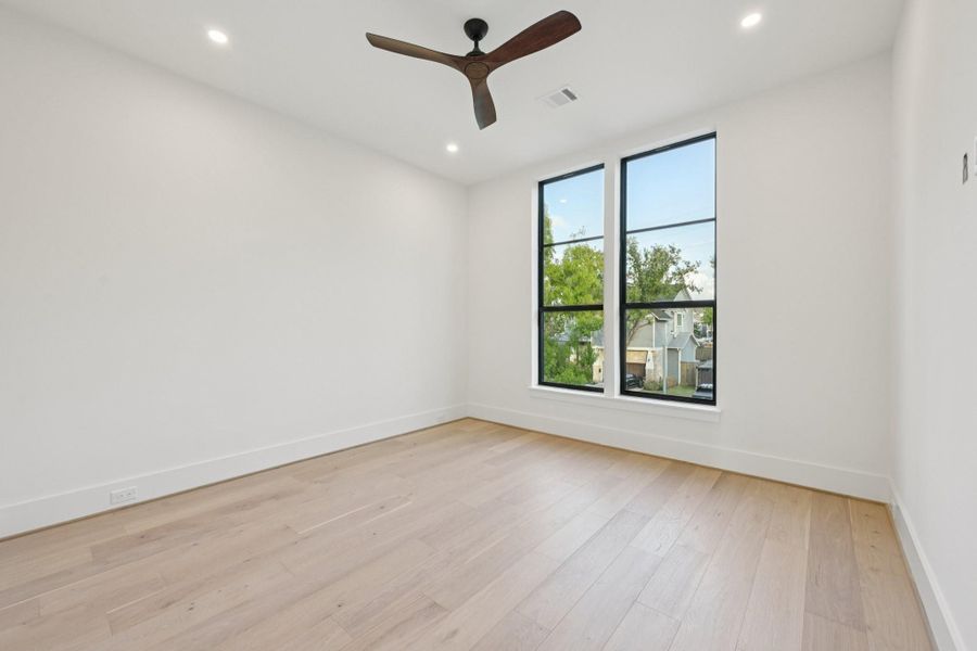 Spacious, unfurnished interior of a new home in , Houston (Image 32).