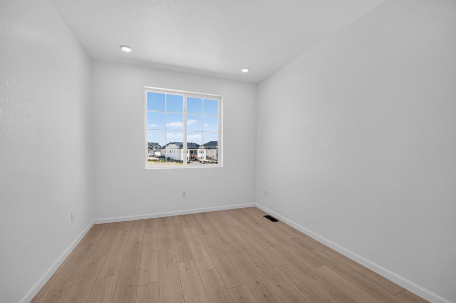 Spacious, unfurnished interior of a new home in Macanta, Castle Rock (Image 15).