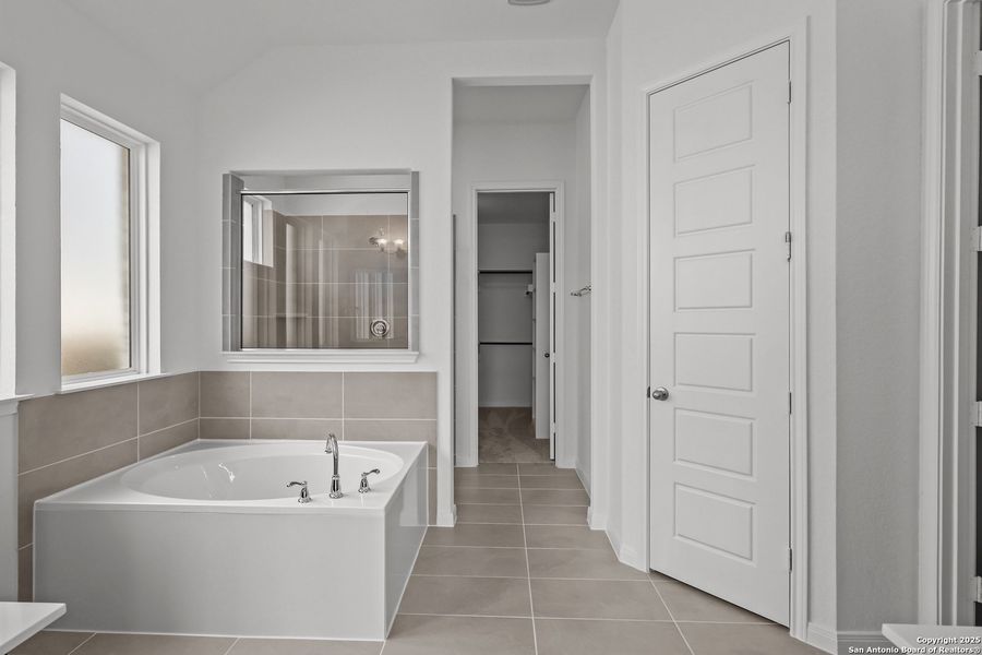 Furnished interior view inside a new home in Ladera 50', San Antonio (Image 12). Furnished interior view inside a new home in Ladera 50', San Antonio (Image 12).