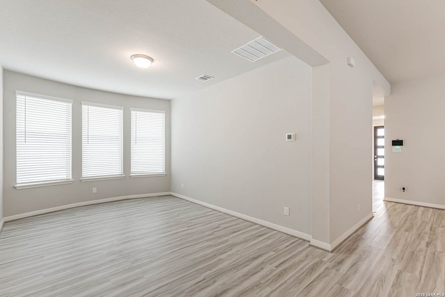 Spacious, unfurnished interior of a new home in Remington Ranch, San Antonio (Image 21).