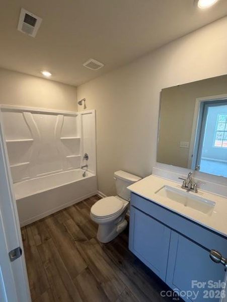 Upstairs full bathroom