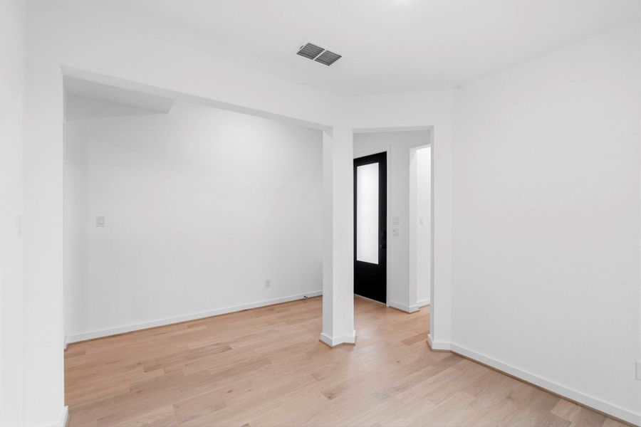 Spacious, unfurnished interior of a new home in Sienna 45', 50', Missouri City (Image 12).