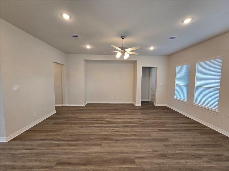 Spacious, unfurnished interior of a new home in Lake Mija Village, Seabrook (Image 16).