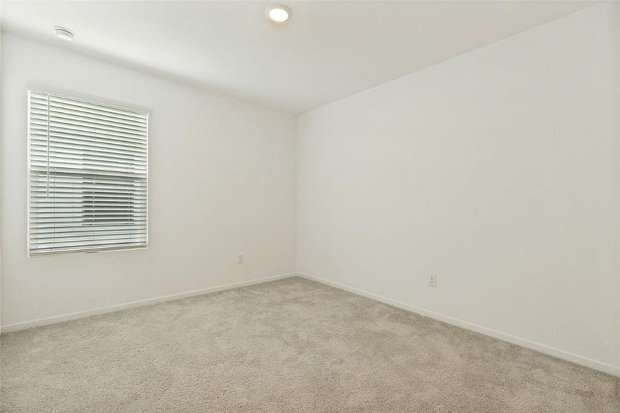 Spacious, unfurnished interior of a new home in Tillage Farms, Princeton (Image 14).