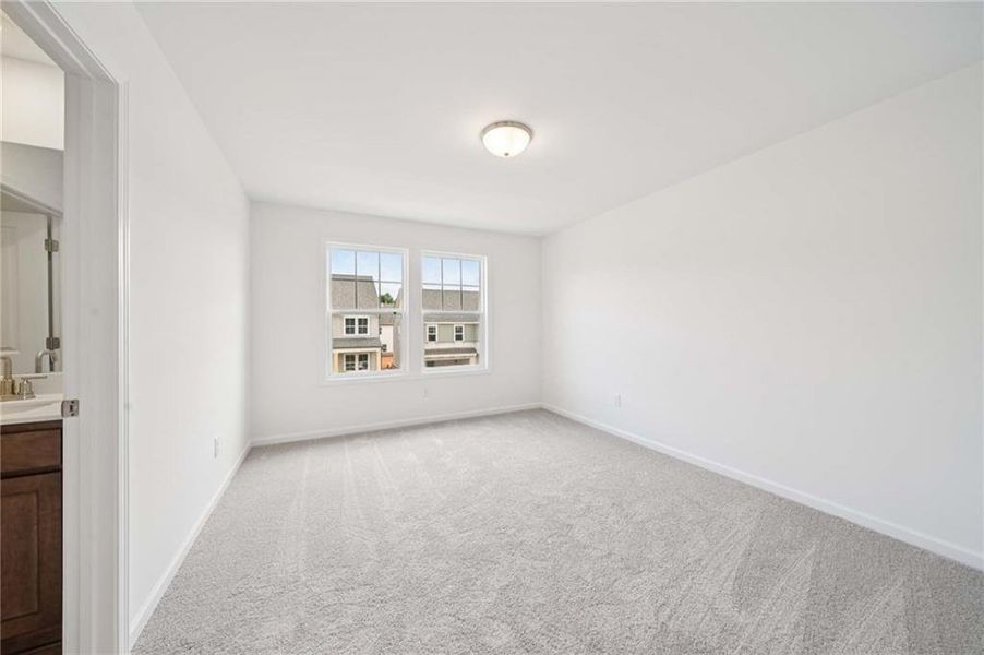 Spacious, unfurnished interior of a new home in Eastlyn Crossing, Flowery Branch (Image 23).