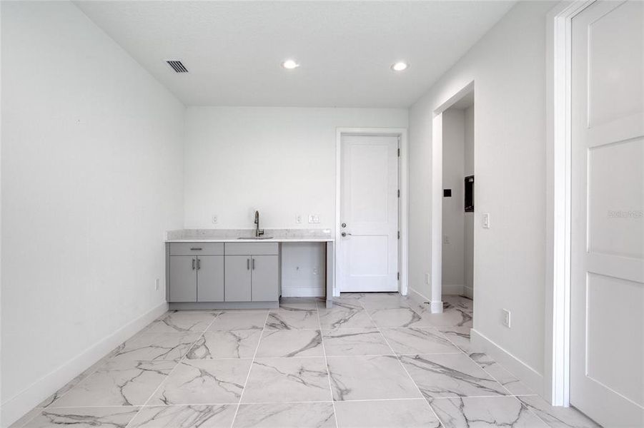 Spacious, unfurnished interior of a new home in , Daytona Beach (Image 68).