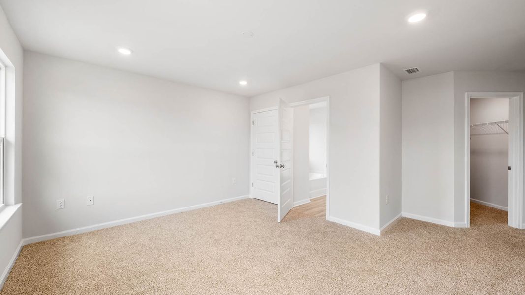 Spacious, unfurnished interior of a new home in Park Place, Panama City (Image 20).