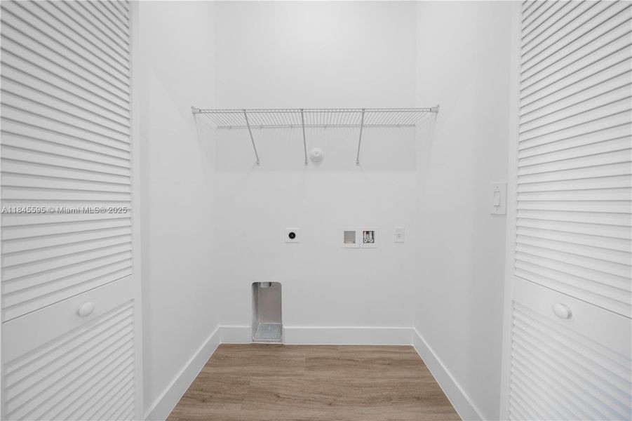 Spacious, unfurnished interior of a new home in , Florida City (Image 29).