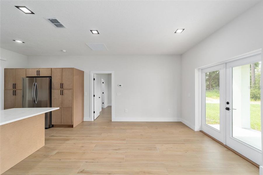 Spacious, unfurnished interior of a new home in , Ocala (Image 31).