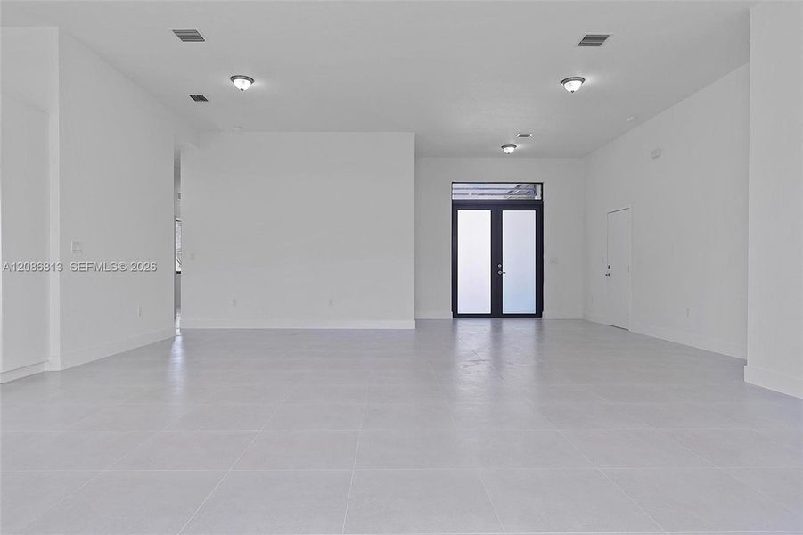 Spacious, unfurnished interior of a new home in , Cutler Bay (Image 29).