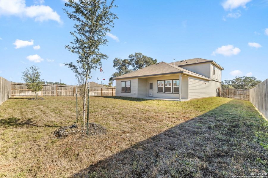 Exterior details and patio area of a home in Brookstone Creek, San Antonio (Image 18).