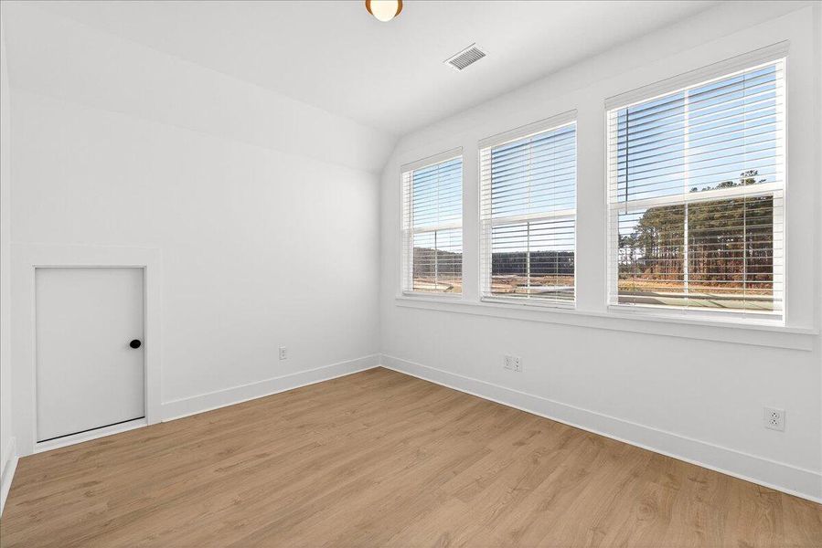 Spacious, unfurnished interior of a new home in , Summerville (Image 31).