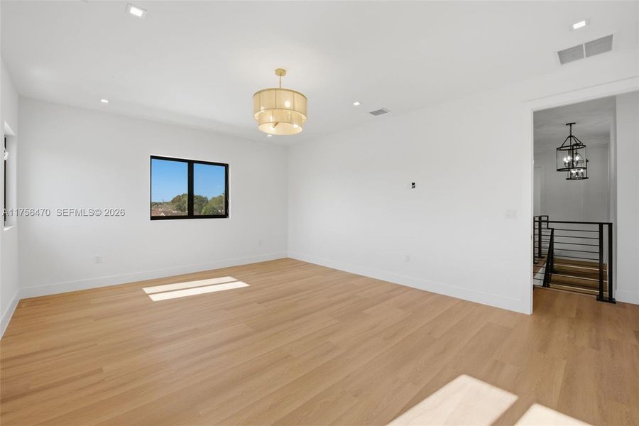 Spacious, unfurnished interior of a new home in , Miami (Image 35).