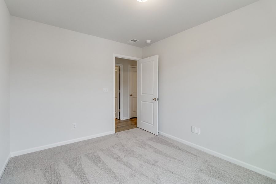 Spacious, unfurnished interior of a new home in Winston Point, Gilbert (Image 31).