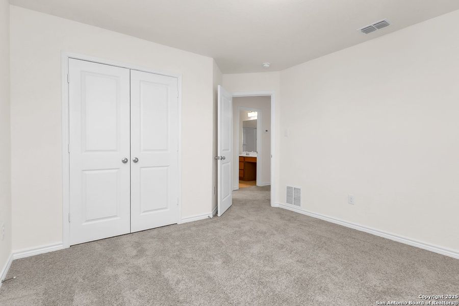 Spacious, unfurnished interior of a new home in Spanish Trails, San Antonio (Image 16).