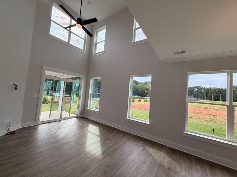 Spacious, unfurnished interior of a new home in Blythe Mill Townhomes, Waxhaw (Image 16).