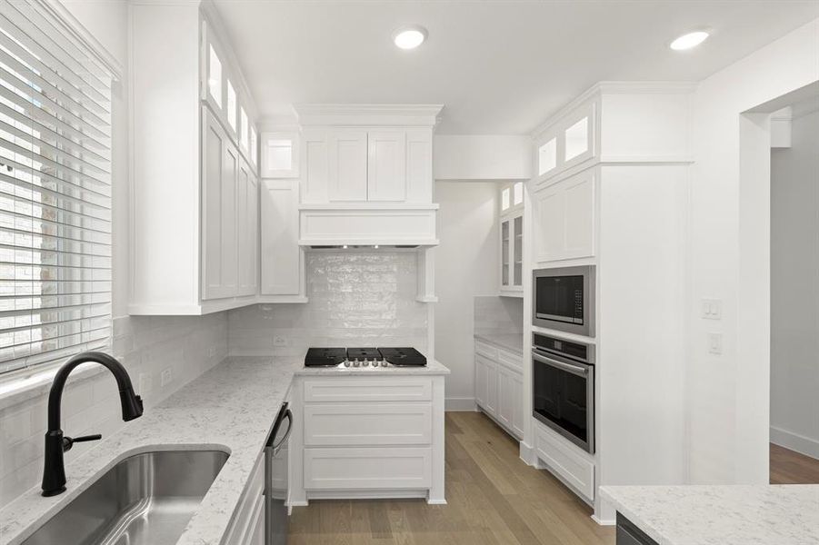 10. 5701 Burford - Kitchen (3)