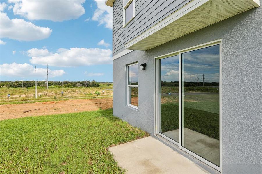 Exterior details and patio area of a home in Bradbury Creek, Haines City (Image 9).