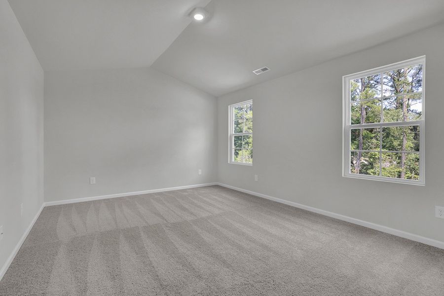 Spacious, unfurnished interior of a new home in River Tide Farms, Bolivia (Image 16).