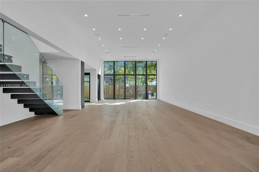 Spacious, unfurnished interior of a new home in , Miami (Image 29).