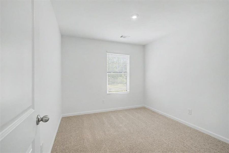 Spacious, unfurnished interior of a new home in Sawmill Creek, Mableton (Image 38).
