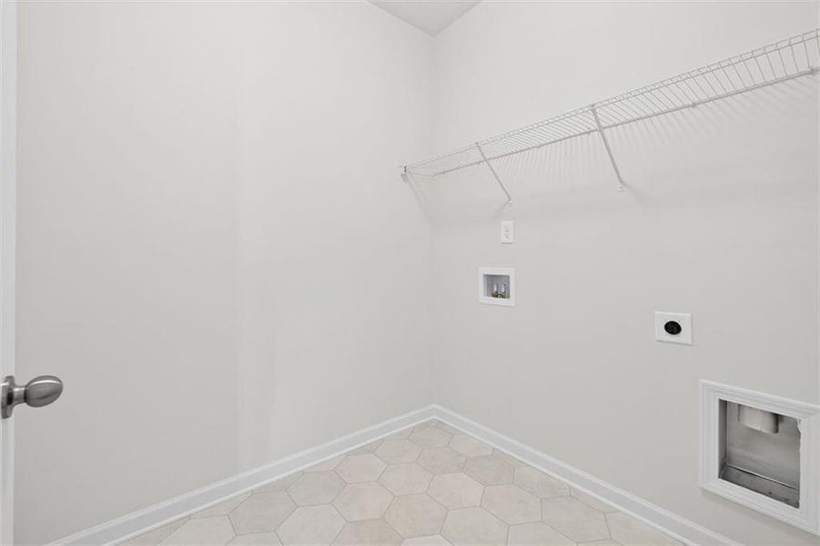 Spacious, unfurnished interior of a new home in Garrett Preserve, Douglasville (Image 29).