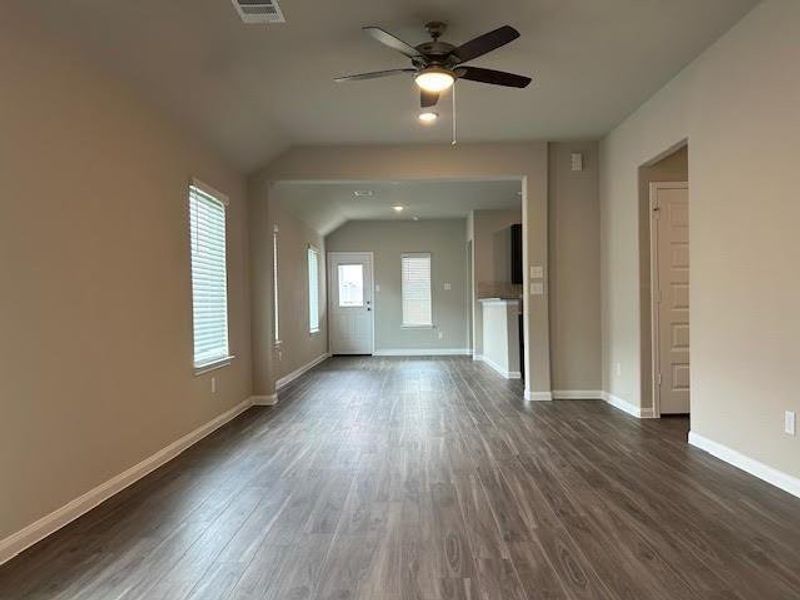 Spacious, unfurnished interior of a new home in Charleston Heights, Rosharon (Image 19).
