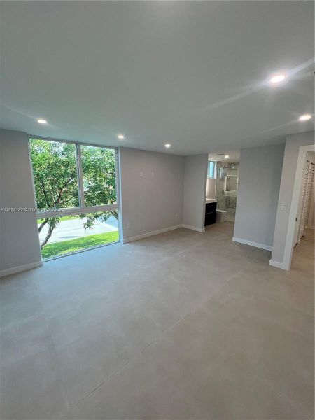 Spacious, unfurnished interior of a new home in , Key Largo (Image 19).