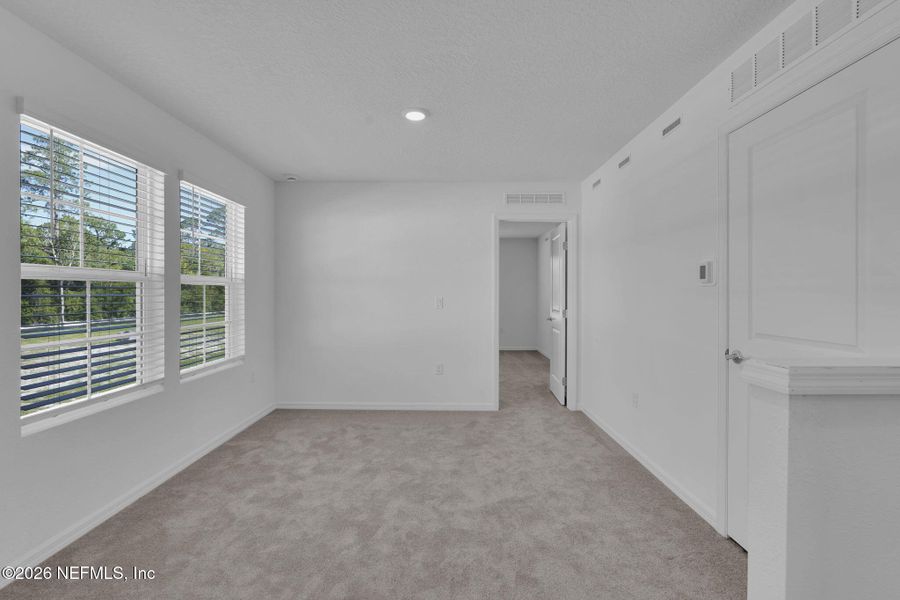 Spacious, unfurnished interior of a new home in , Jacksonville (Image 19).