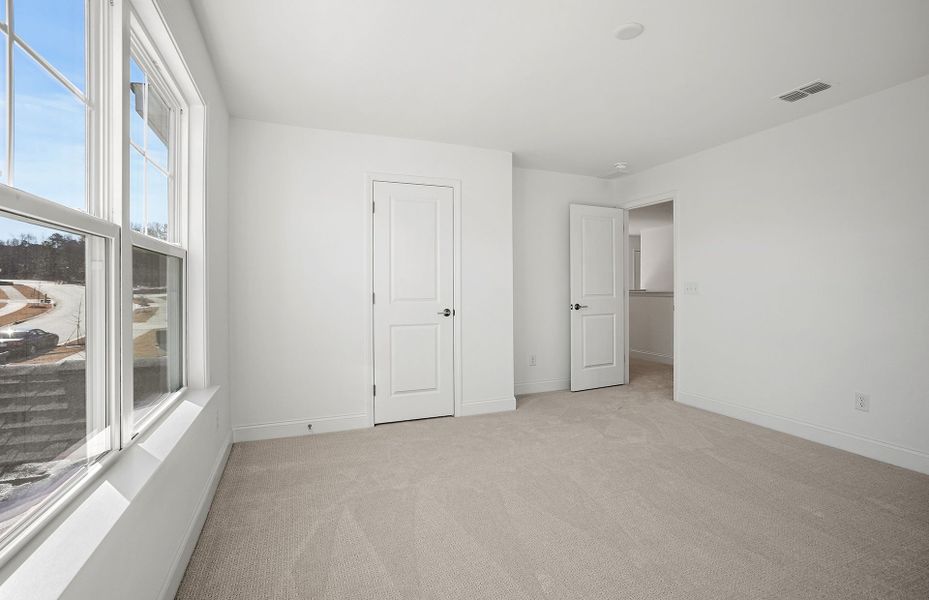 Spacious, unfurnished interior of a new home in Forest Creek, Waxhaw (Image 17).