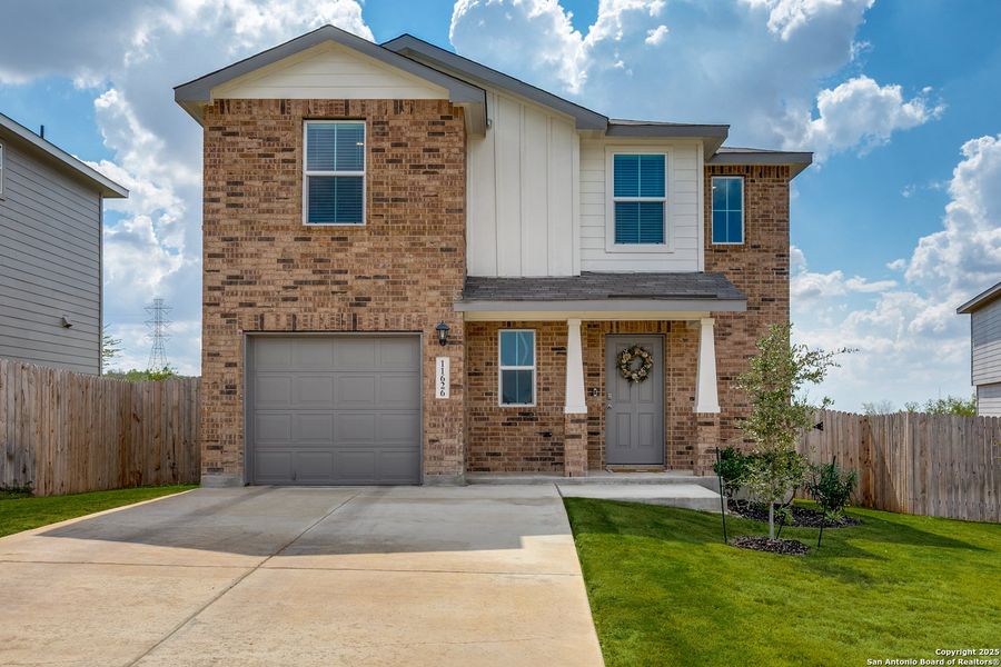 Exterior details and patio area of a home in Laurel Vistas, San Antonio (Image 23).