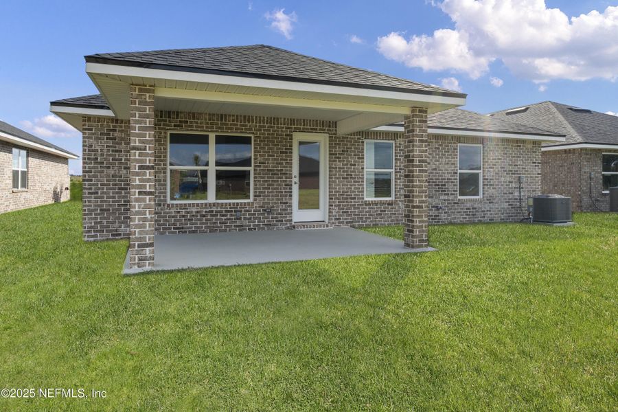 Exterior details and patio area of a home in , Green Cove Springs (Image 18).