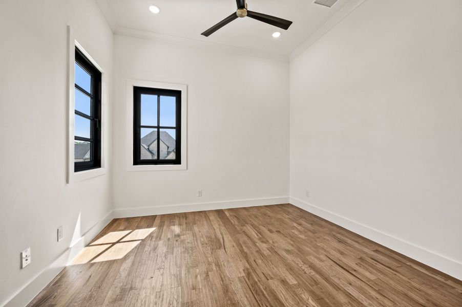Spacious, unfurnished interior of a new home in The Resort on Eagle Mt. Lake, Fort Worth (Image 47).