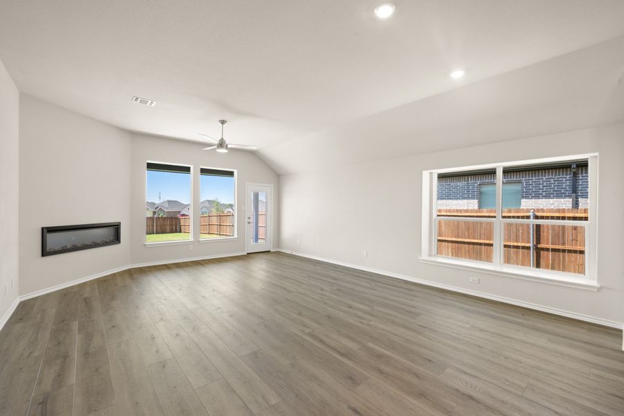Spacious, unfurnished interior of a new home in Hunters Ridge, Crowley (Image 15).