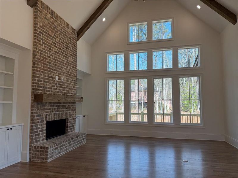 Spacious, unfurnished interior of a new home in Woodford, Acworth (Image 9).